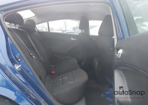 2018 Kia Forte Lx z USA, uszkodzony, nr VIN 3KPFK4A77JE272853